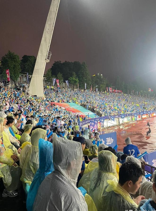 仇”!“苏超”联赛吸引全国注意又燃又搞笑PG麻将胡了免费模拟器“没有假球全是世(图7) 仇”!“苏超”联赛吸引全国注意又燃又搞笑PG麻将胡了免费模拟器“没有假球全是世(图7)