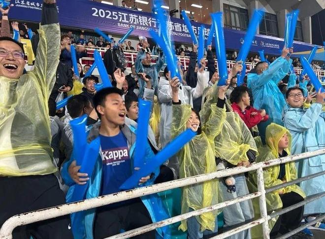 仇”!“苏超”联赛吸引全国注意又燃又搞笑PG麻将胡了免费模拟器“没有假球全是世(图10) 仇”!“苏超”联赛吸引全国注意又燃又搞笑PG麻将胡了免费模拟器“没有假球全是世(图10)